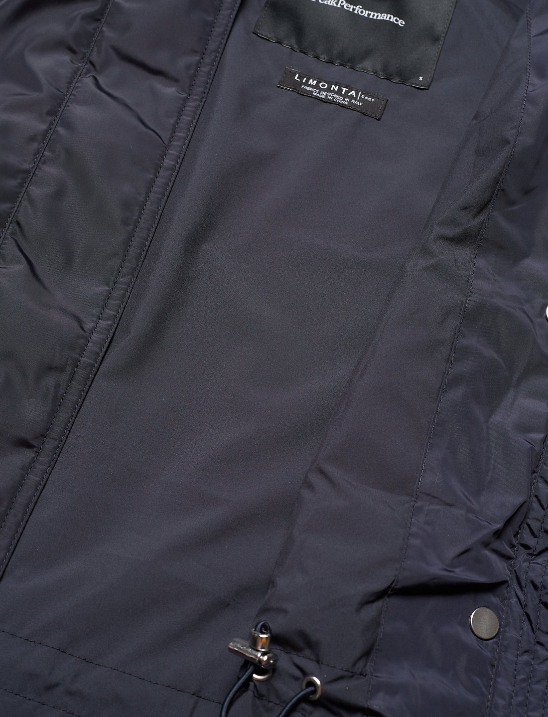 Peak Performance W Hunt J 340 . Buy Down padded jackets from Peak Performance online at Boozt . Fast delivery and easy returns