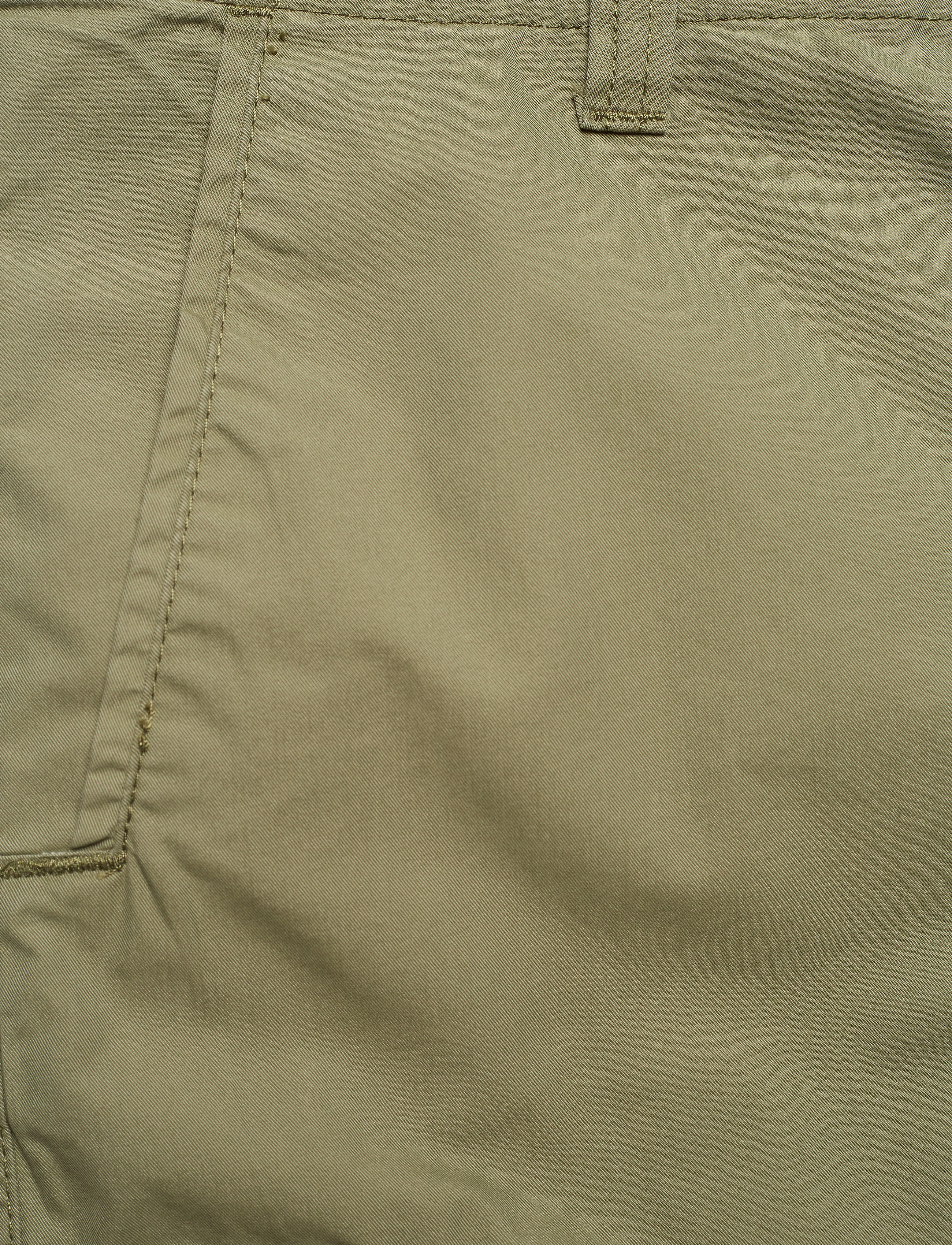 Peak Performance - M GRAMBYSH - leaflet green - 2