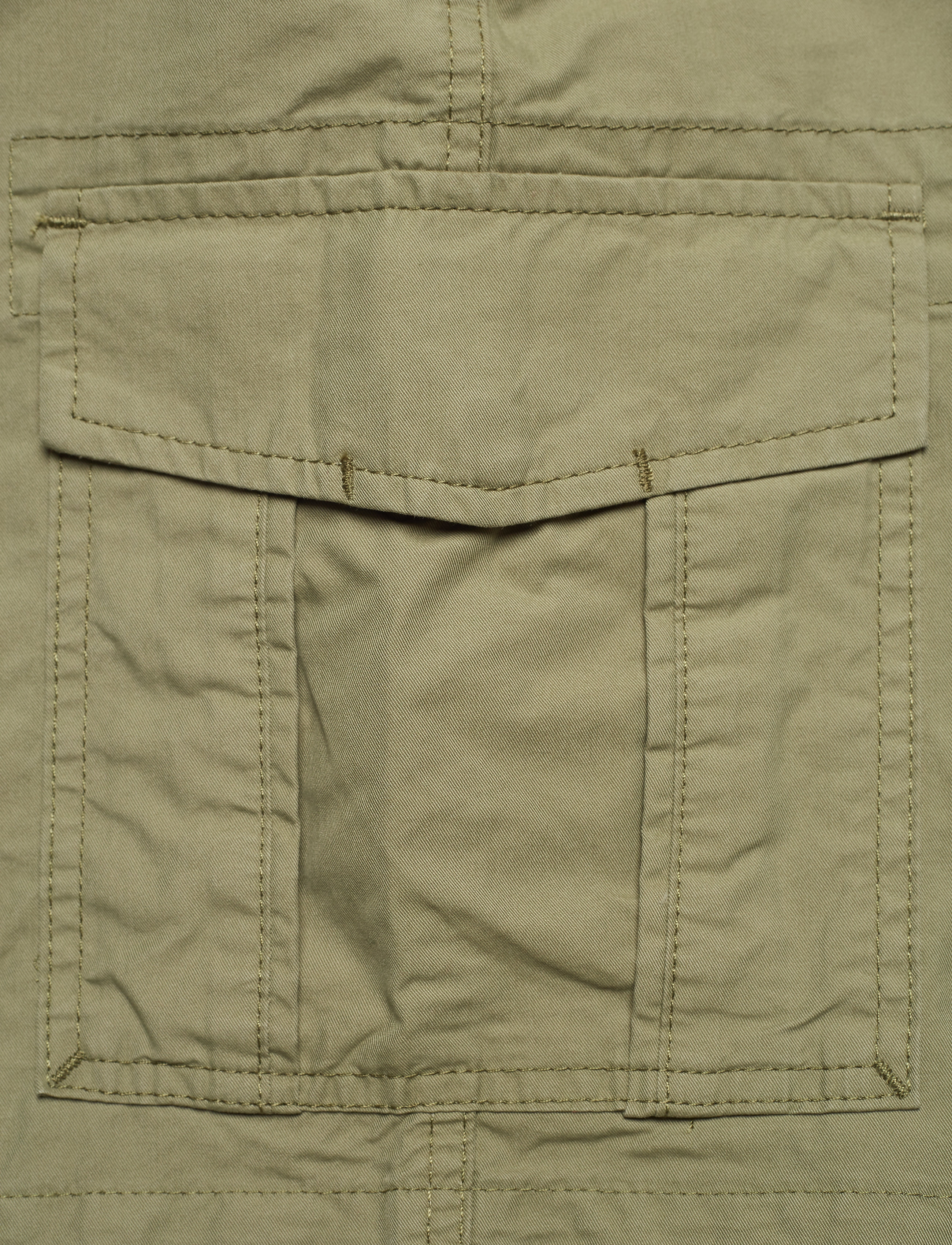 Peak Performance - M GRAMBYSH - leaflet green - 3