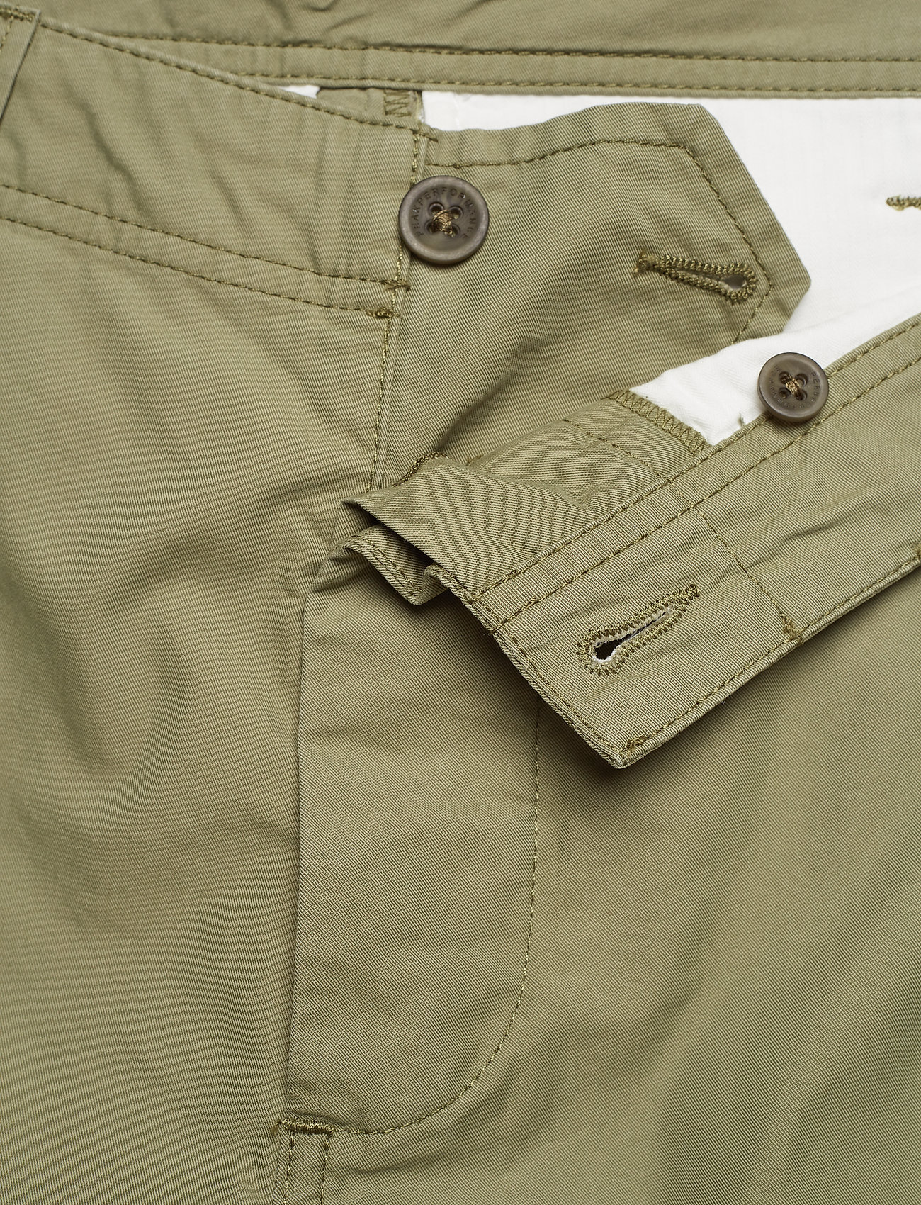 Peak Performance - M GRAMBYSH - leaflet green - 4