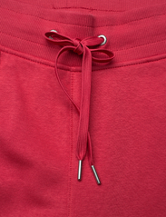 Peak Performance - W Ease Pant - softer red - 3