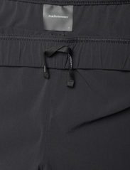 Peak Performance - M Light Woven Shorts-BLACK - outdoorshorts - black - 2