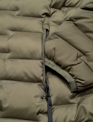 Peak Performance - W Argon Light Hood Jacket - pavasarinės striukės - pine needle - 3