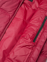 Peak Performance - W Frost Explorer Vest - puffer vests - rogue red - 4