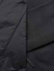 Peak Performance - W Insulated Hybrid Hood-BLACK - spring jackets - black - 3