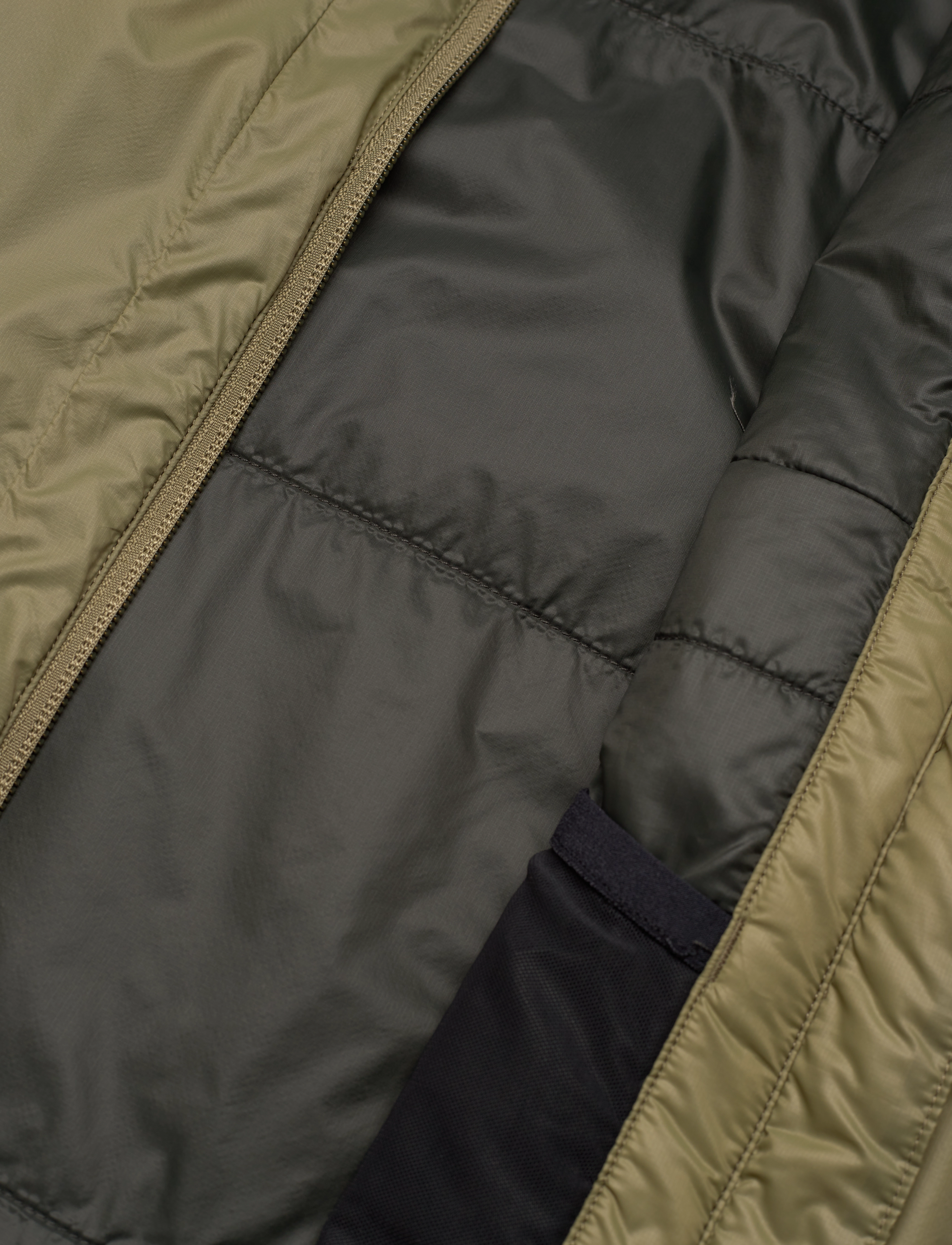 Peak Performance - W Radiance Hybrid Vest - veste - snap green/olive extreme/pine needl - 4