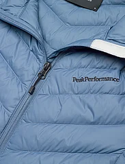 Peak Performance - W Frost Down Hood Jacket - Žieminės striukės - shallow - 2