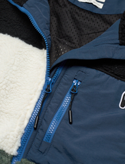 Penfield - P Bear Colour Block Borg Zip Thru Jacket - mid layer jackets - laurel wreath - 2