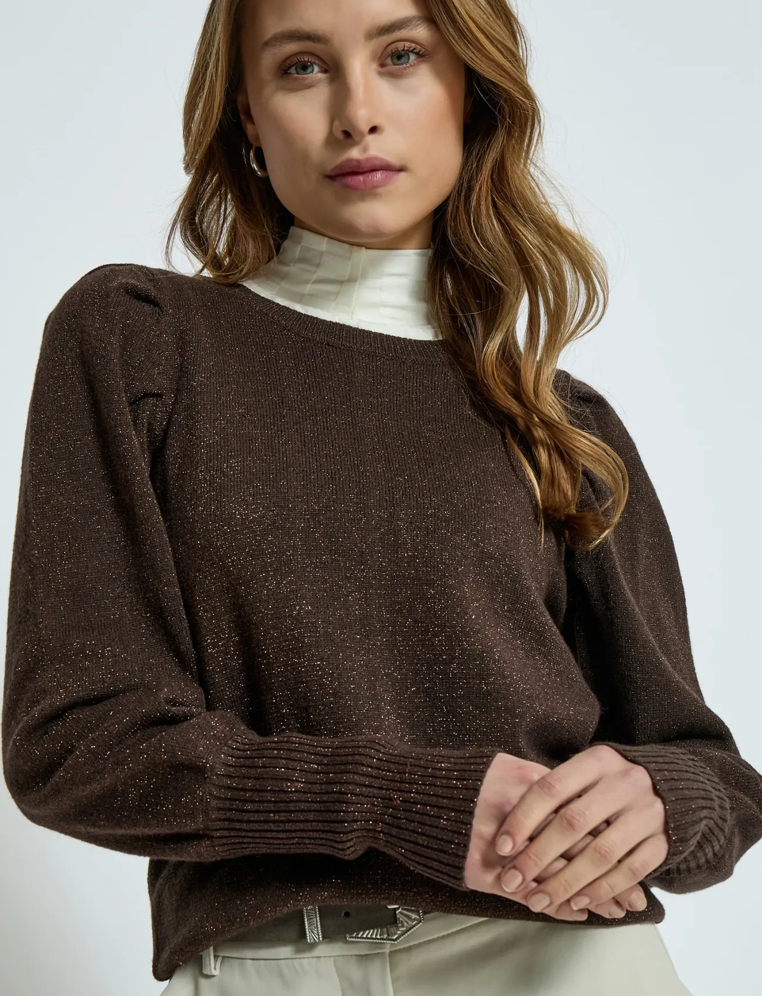 Peppercorn - Anissa Pullover - stickade tröjor - coffee bean brown metallic - 4