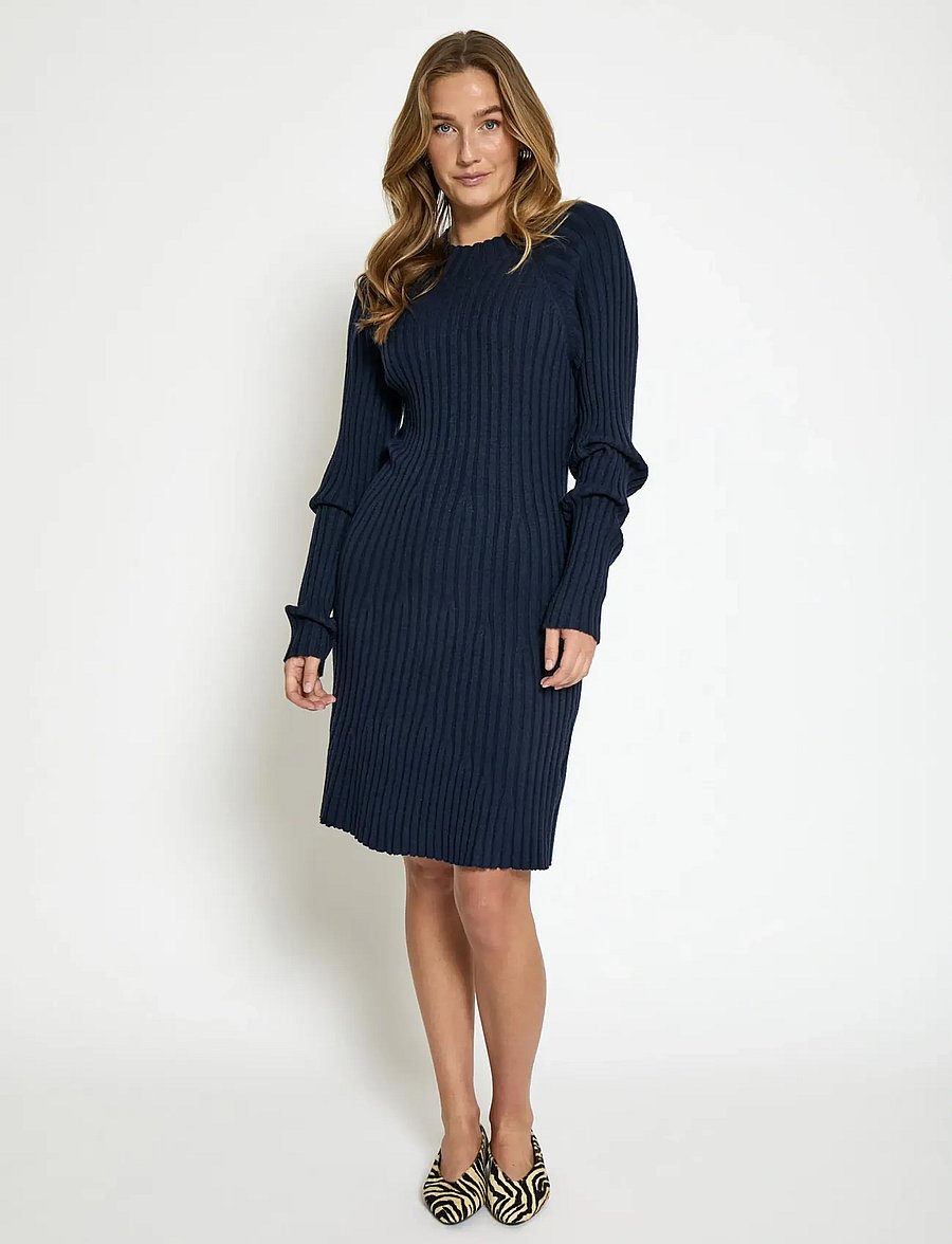 Peppercorn - PCAnna Rib Over Knee Dress - strikkjoler - black iris - 0