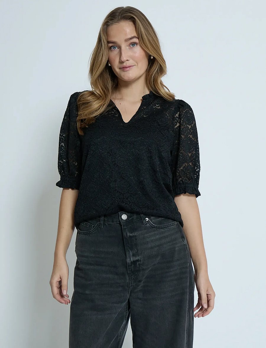Peppercorn - PCKaroline Lace Blouse - kurzärmelige blusen - sort - 0