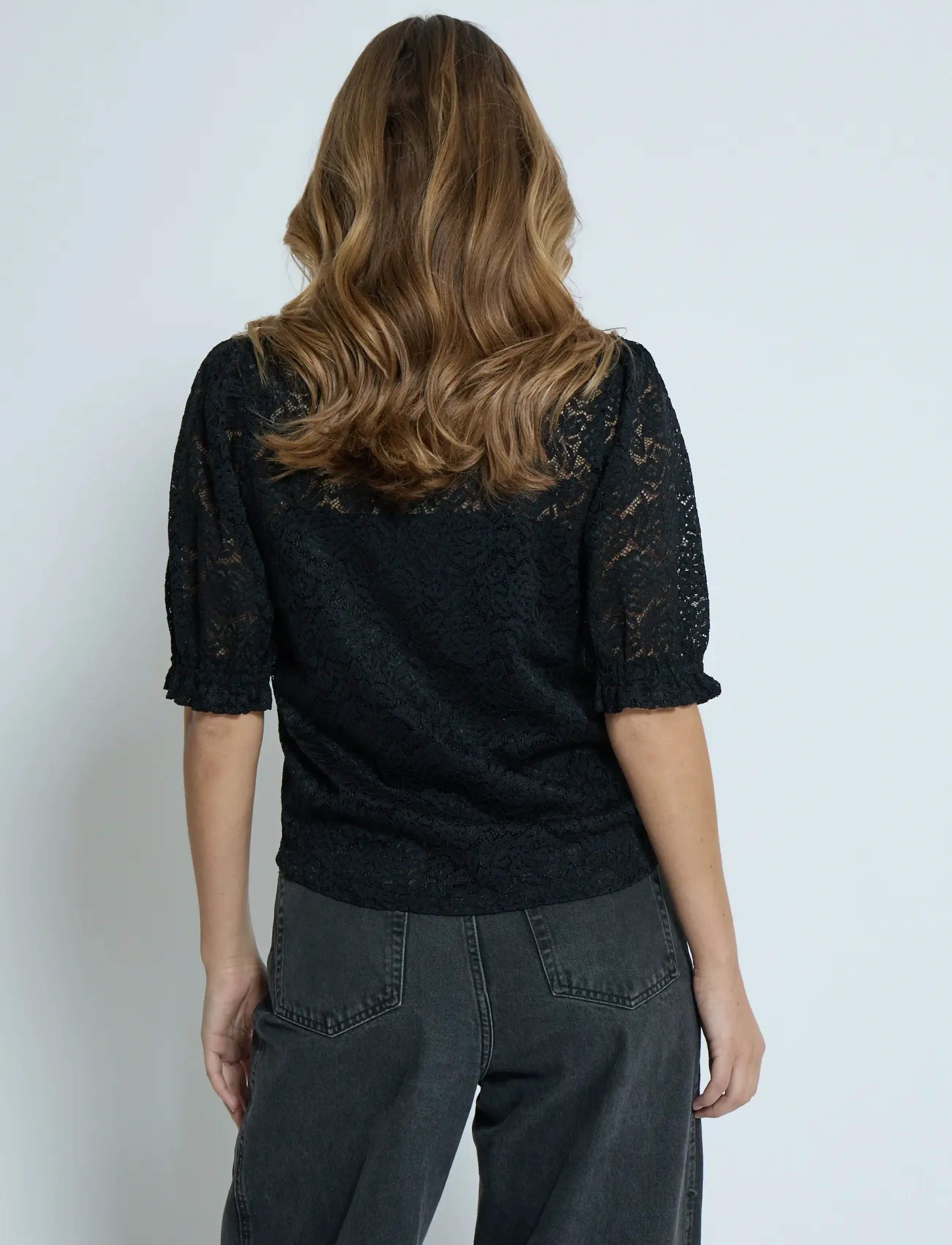 Peppercorn - PCKaroline Lace Blouse - kurzärmelige blusen - sort - 2