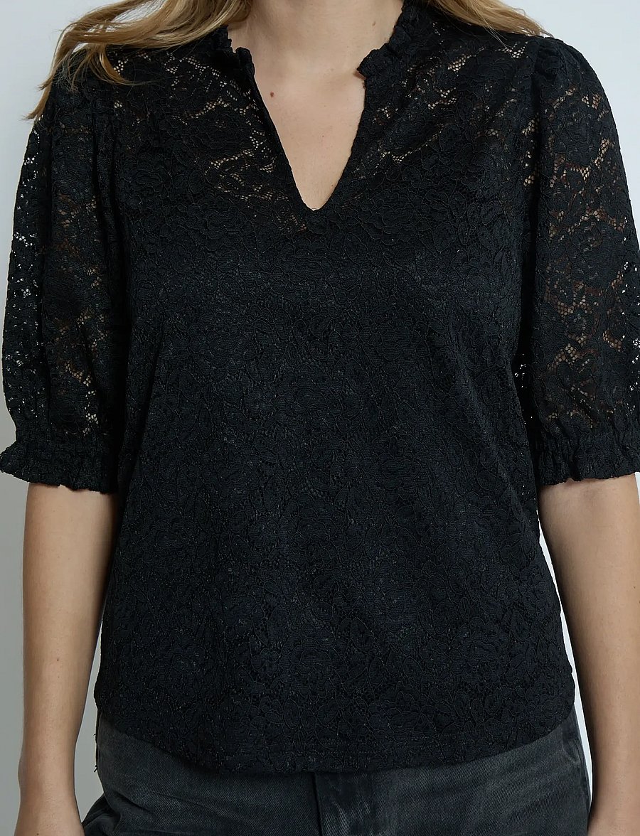 Peppercorn - PCKaroline Lace Blouse - kurzärmelige blusen - sort - 4