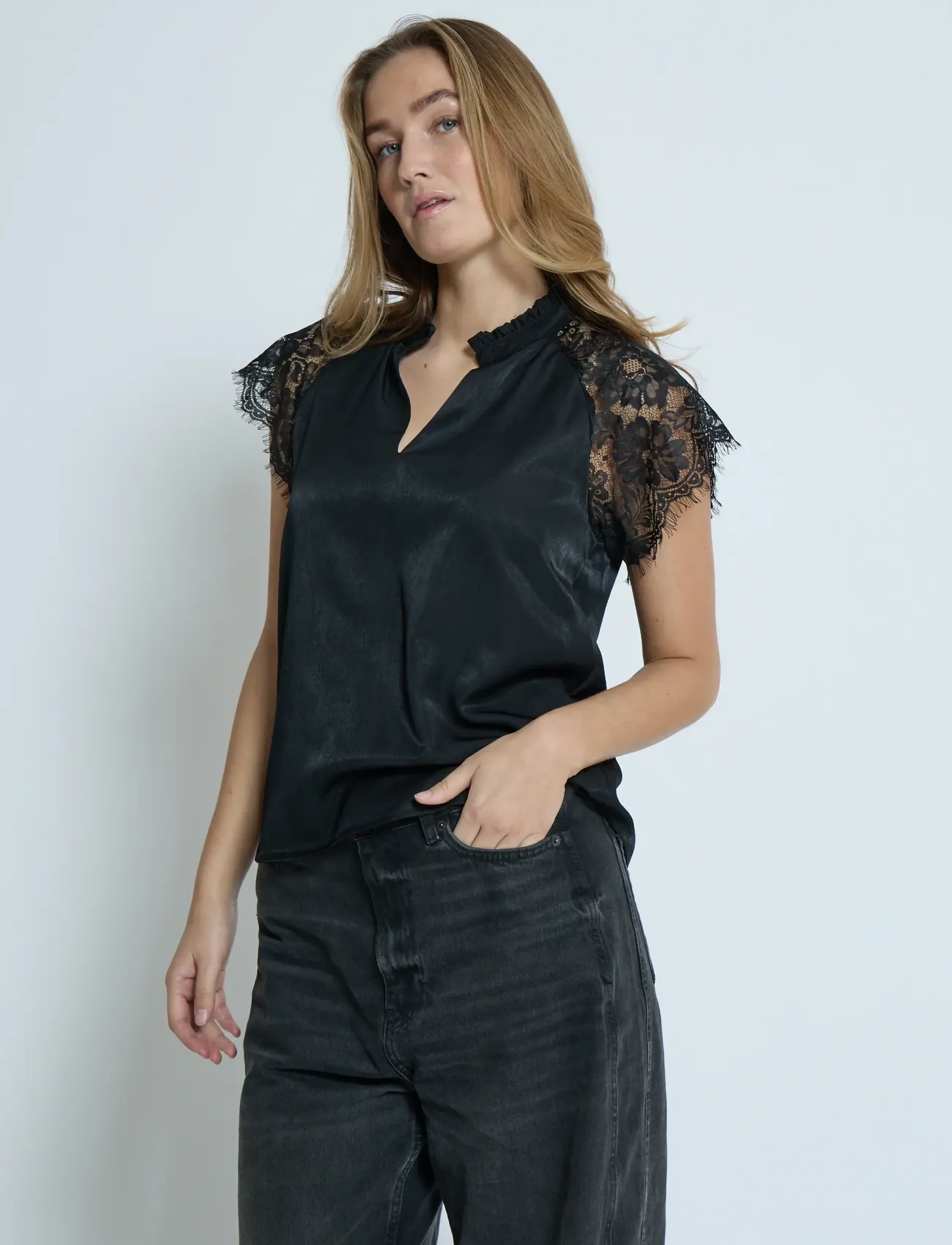 Peppercorn - PCKia Top - kortärmade blusar - sort - 0
