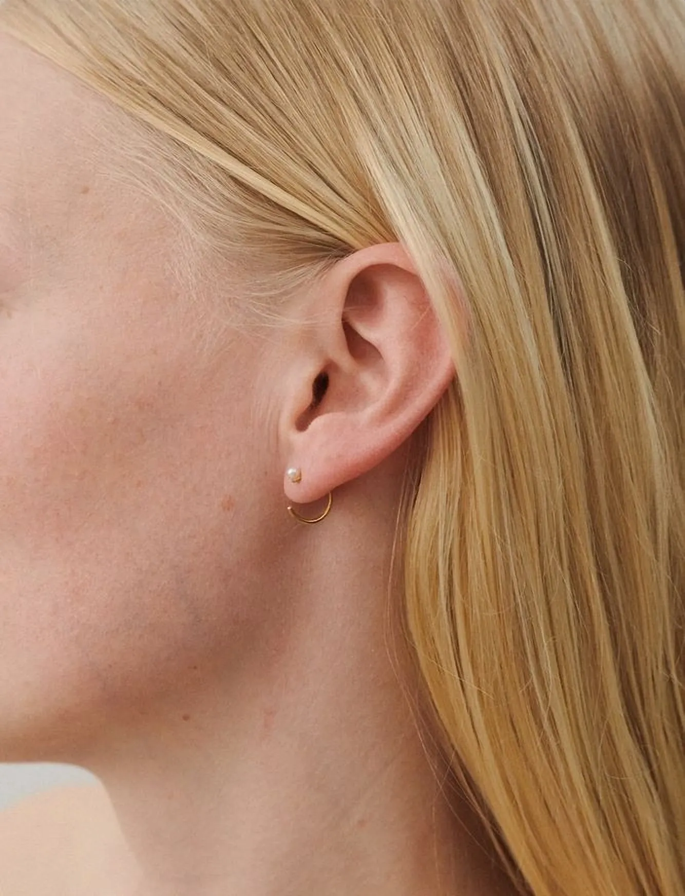 Pernille Corydon - Lagoon Creoles Fresh water pearl - boucles d'oreilles en perles - gold plated - 2