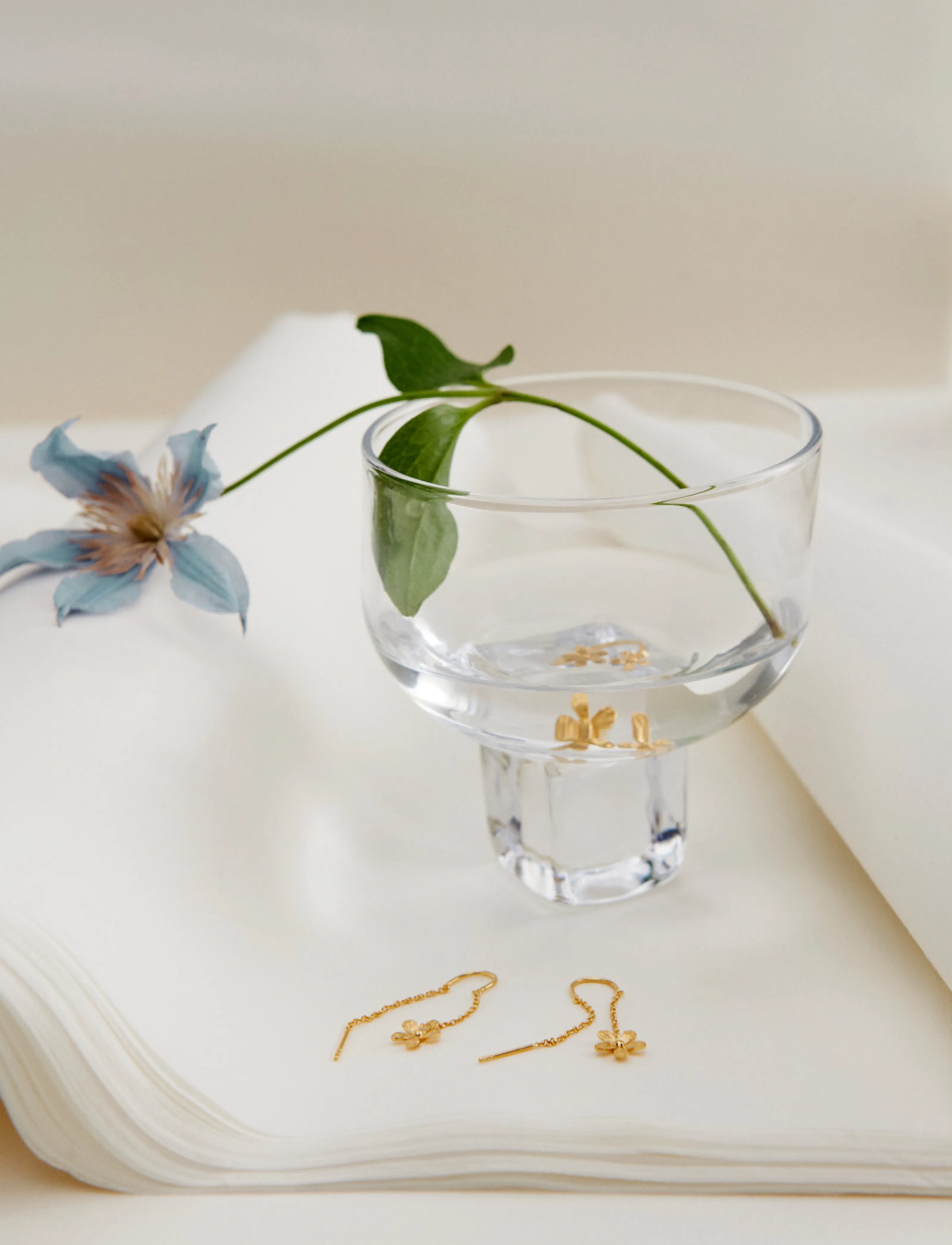 Pernille Corydon Wild Poppy Earchains, One Size, Gold, Øreringe > Øreringe Med Vedhæng, Dame