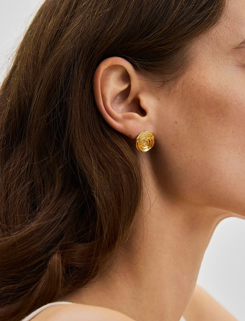 Pernille Corydon - Large Rose Earsticks - ohrstecker - gold plated recycled sterling silver - 1