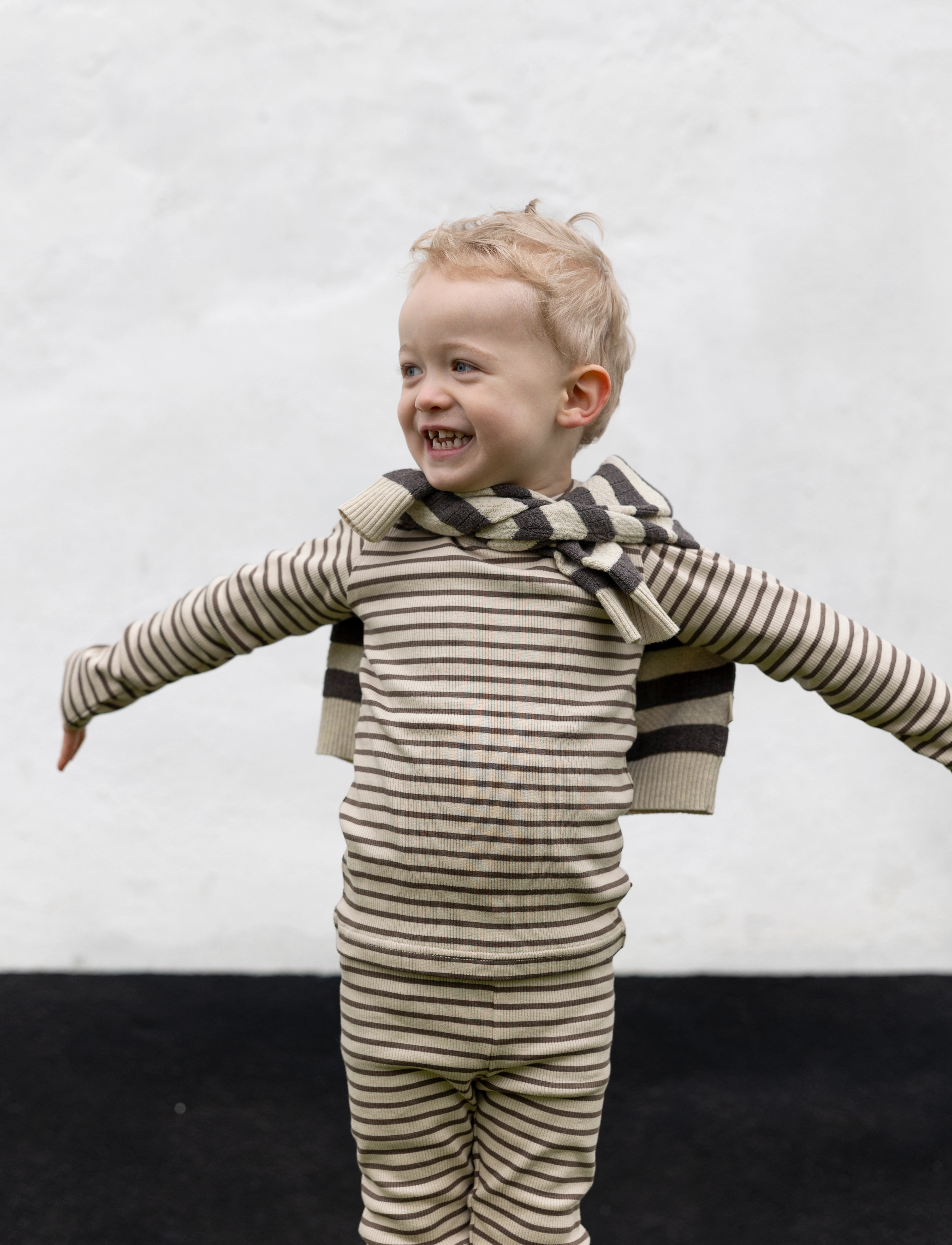 Petit Piao - T-shirt L/S Modal Striped - chocolate brown/dark off white - 2