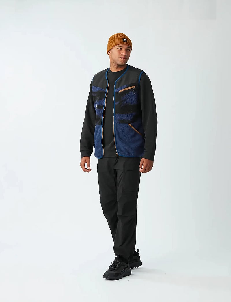 PICTURE ORGANIC CLOTHING - GAMVIK FLEECE VEST - gilets sans manches - a patriot blue retro fusi - 3