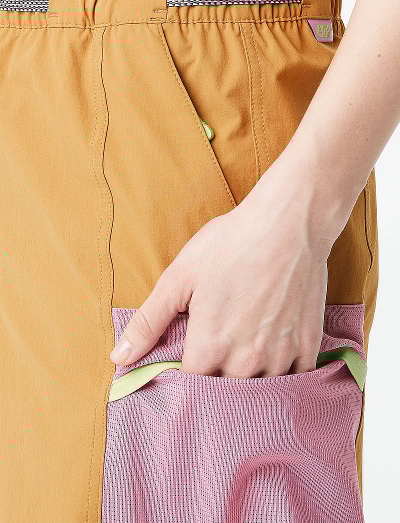 PICTURE ORGANIC CLOTHING - CAMBA STRETCH SHORTS - udendørsshorts - b dijon - 5