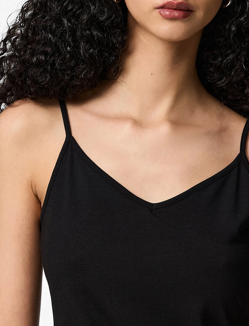 Pieces - PCSIRENE SINGLET JRS NOOS BC - sleeveless tops - black - 5