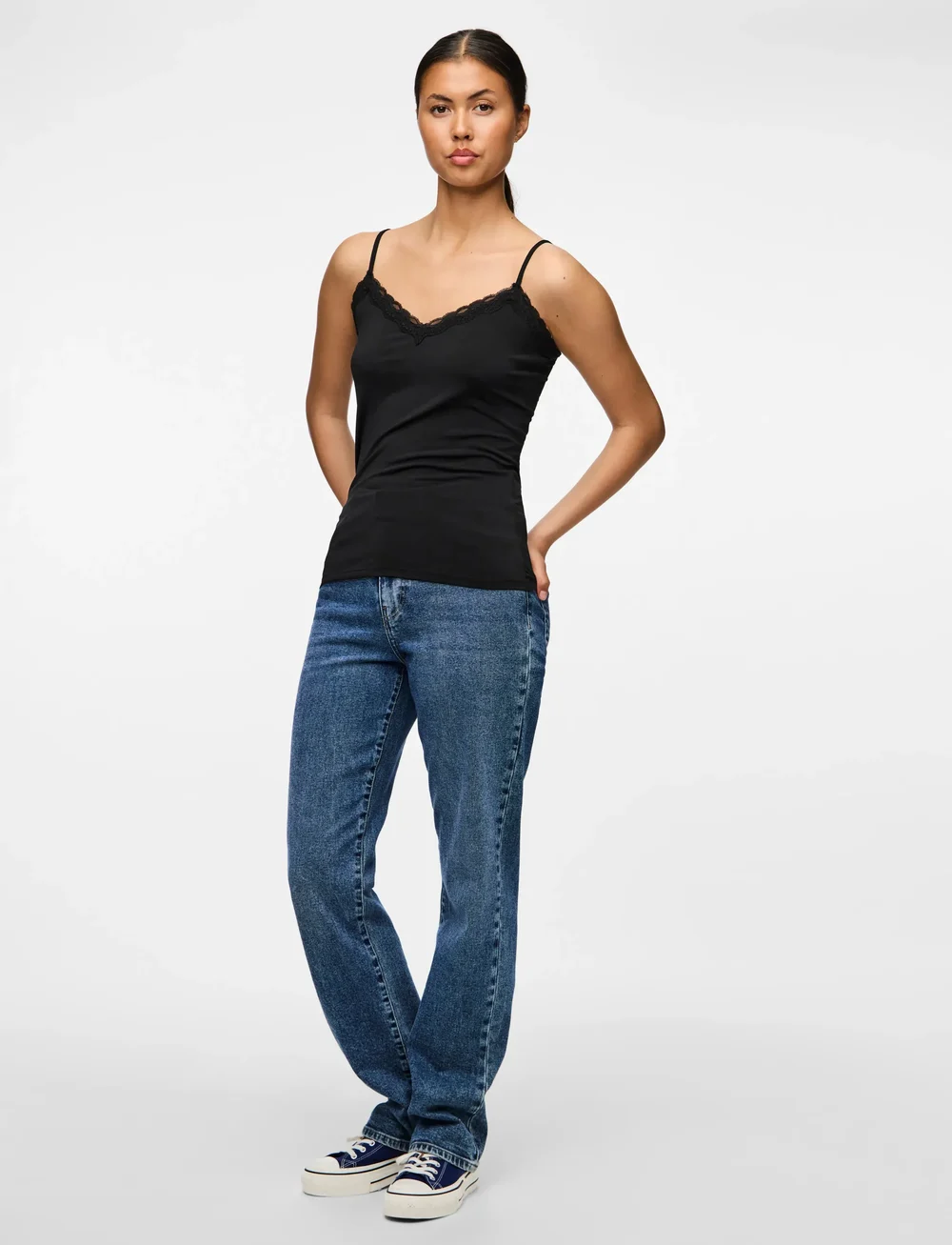 Pieces - PCKATE LACE SINGLET JRS NOOS - Överdelar - black - 5