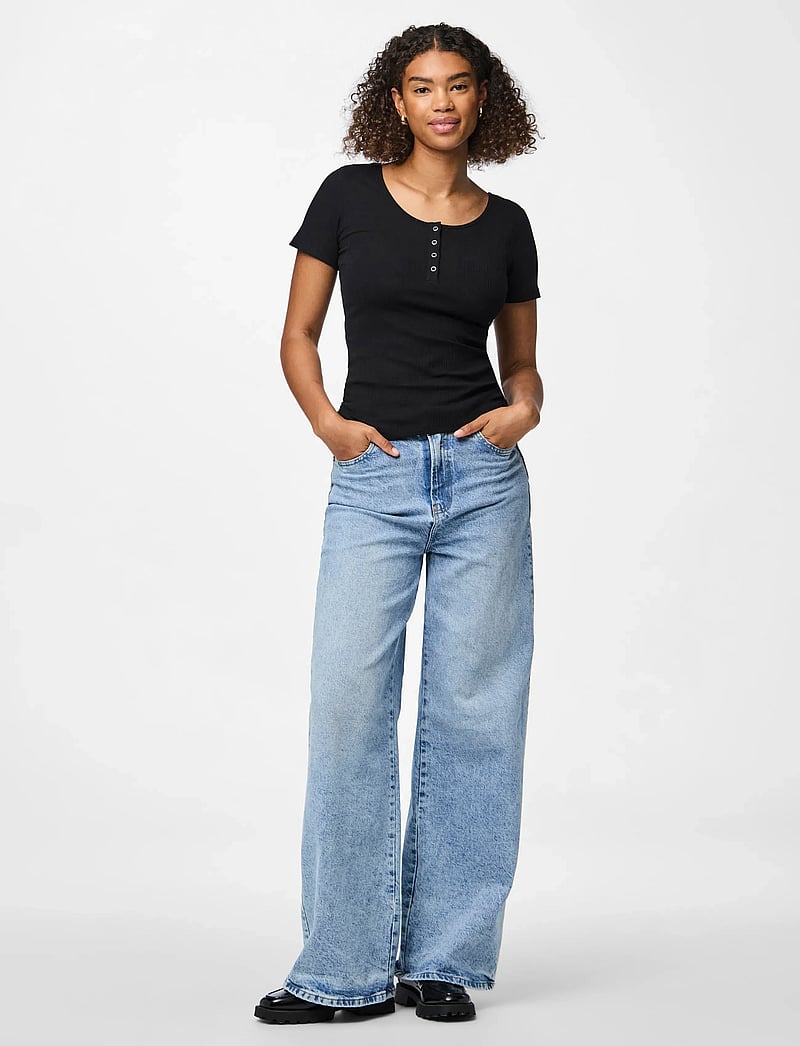 Pieces - PCKITTE SS TOP JRS NOOS BC - kortærmede bluser - black - 4