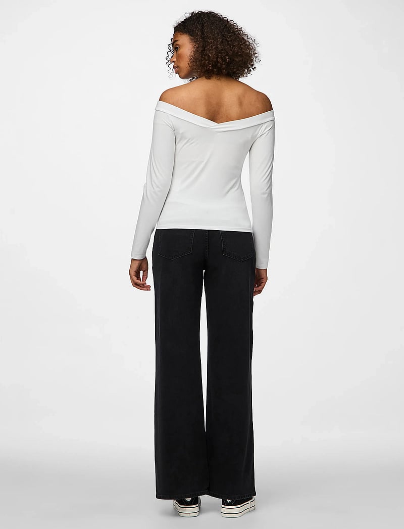 Pieces - PCMALIVA LS OFFS V-NECK TOP JRS NOOS BC - langärmlige blusen - bright white - 3