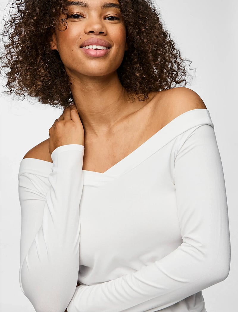 Pieces - PCMALIVA LS OFFS V-NECK TOP JRS NOOS BC - langärmlige blusen - bright white - 5