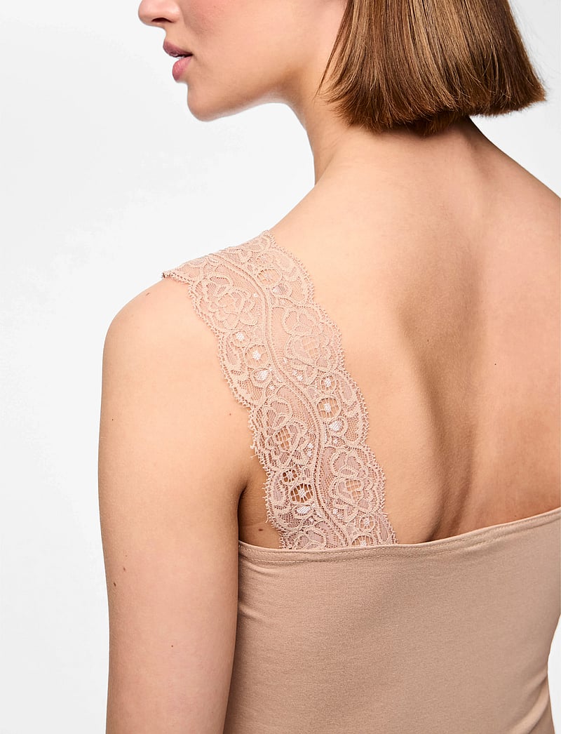 Pieces - PCBARBERA LACE TOP JRS NOOS BC - tanktops - warm taupe - 5