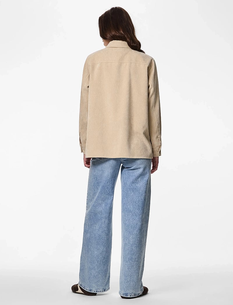 Pieces - PCEFFI LS CORDUROY SHIRT WVN NOOS BC - overshirts - white pepper - 3