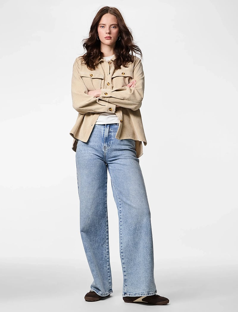 Pieces - PCEFFI LS CORDUROY SHIRT WVN NOOS BC - overshirts - white pepper - 4