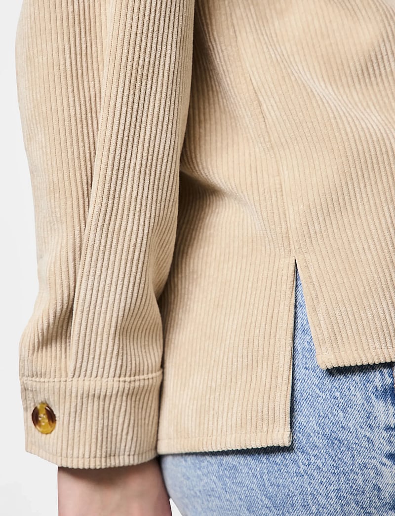 Pieces - PCEFFI LS CORDUROY SHIRT WVN NOOS BC - overshirts - white pepper - 5