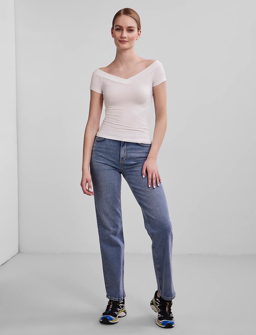 Pieces - PCMALIVA SS OFF SHOULDER V-NECK TOP NOOS - t-särgid - bright white - 3