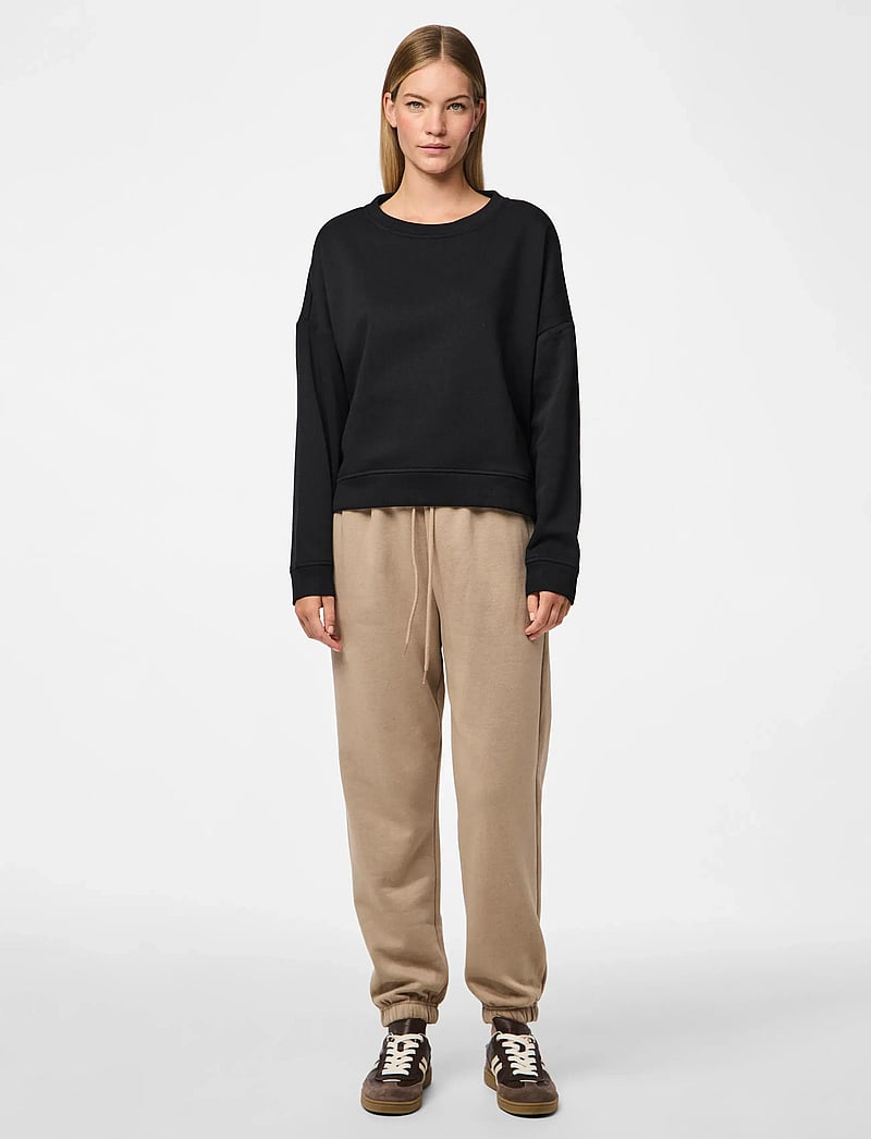 Pieces - PCCHILLI LS SWEAT NOOS BC - hverdags stil - black - 4