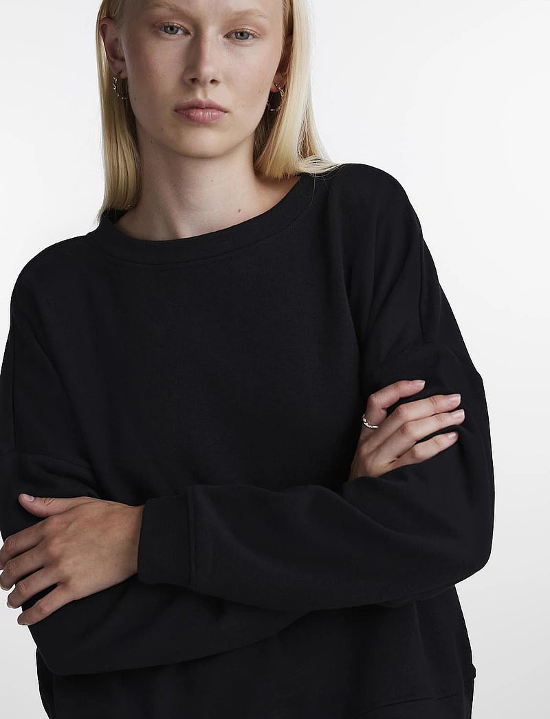 Pieces - PCCHILLI LS SWEAT NOOS BC - hverdags stil - black - 4