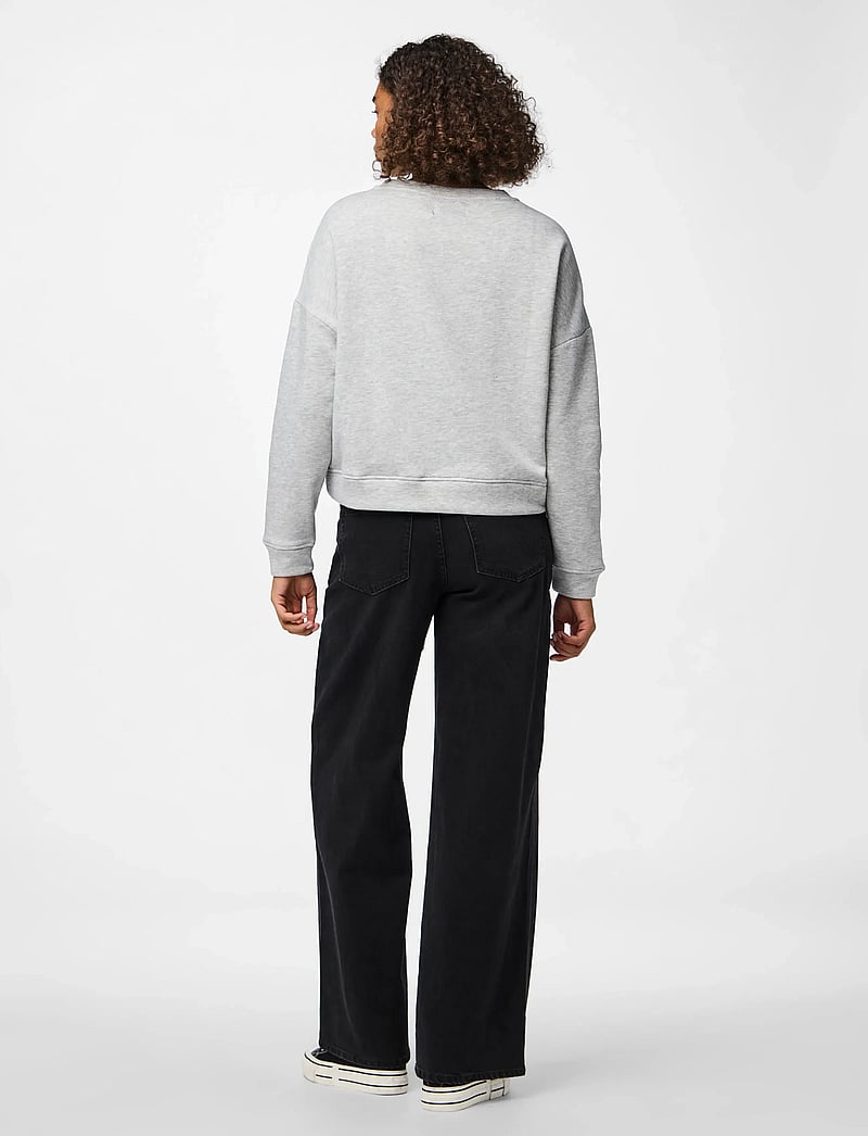 Pieces - PCCHILLI LS SWEAT NOOS BC - hverdags stil - light grey melange - 3