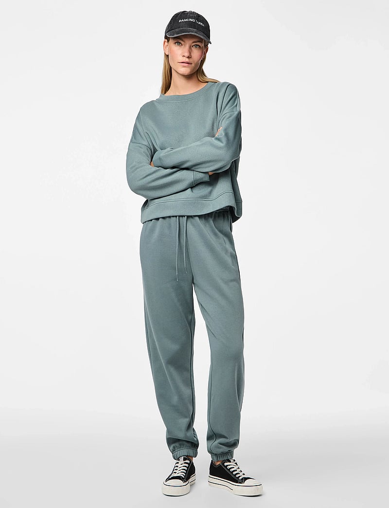 Pieces - PCCHILLI HW SWEAT PANTS NOOS BC - vardagsstil - trooper - 5