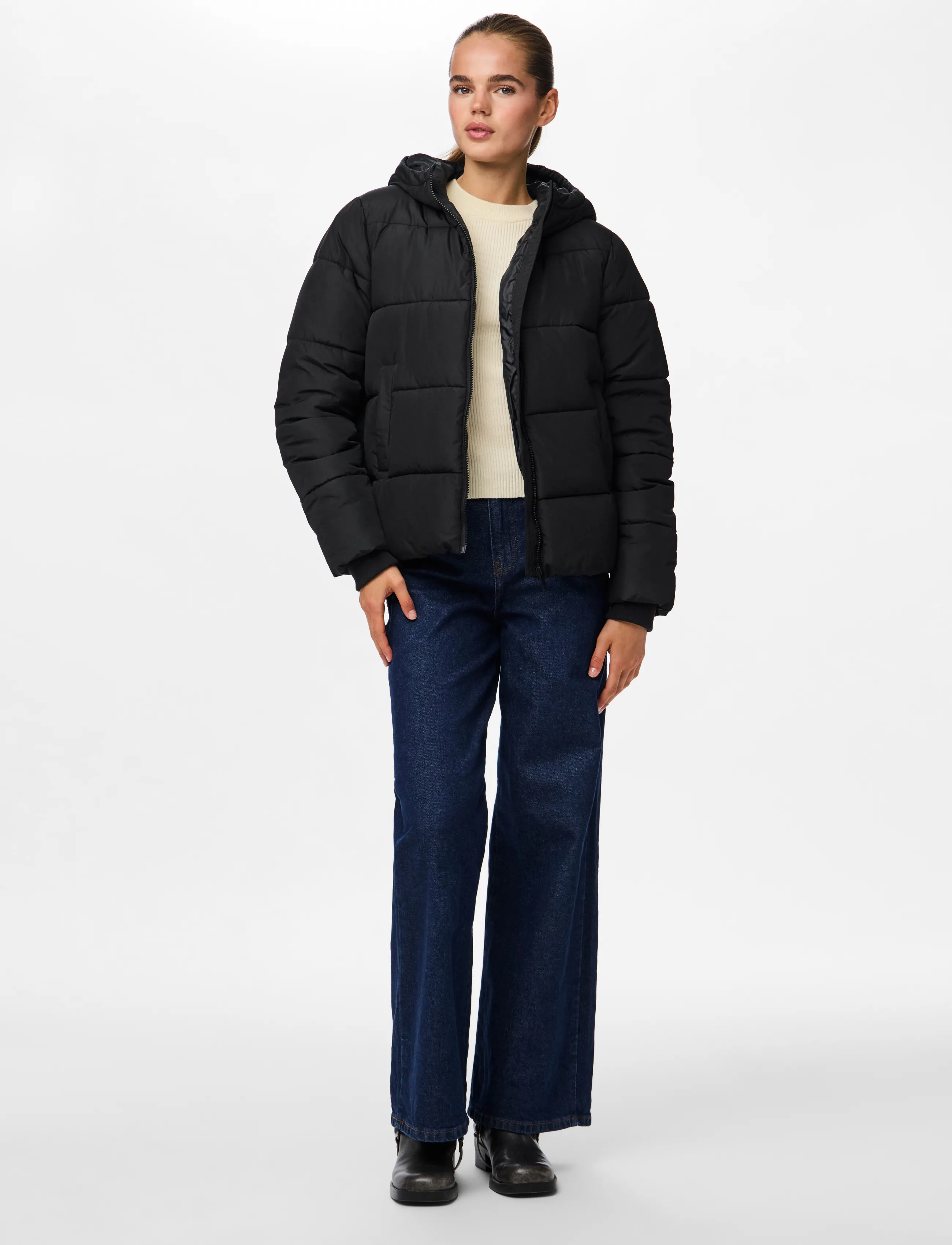 Pieces - PCBEE NEW SHORT PUFFER JACKET NOOS BC - winter jacket - black - 4
