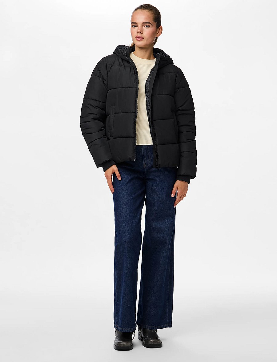 Pieces - PCBEE NEW SHORT PUFFER JACKET NOOS BC - frühlingsjacken - black - 4