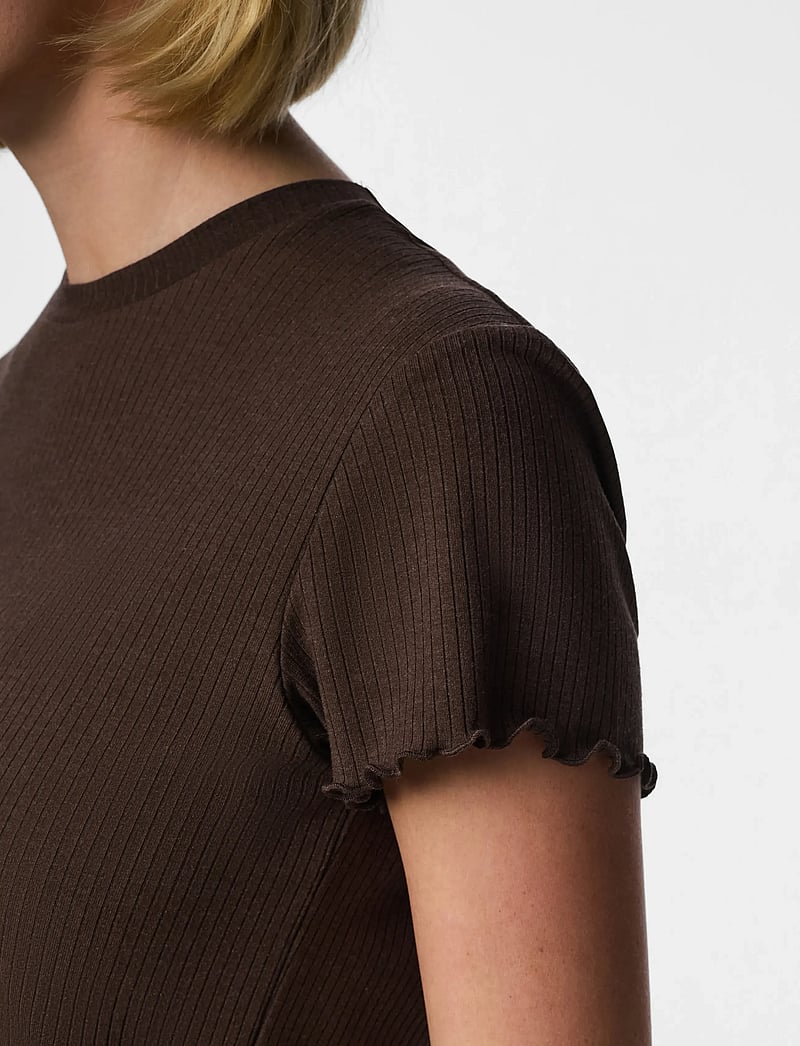 Pieces - PCNICCA SS O-NECK TOP JRS NOOS - t-shirts - hot fudge - 5