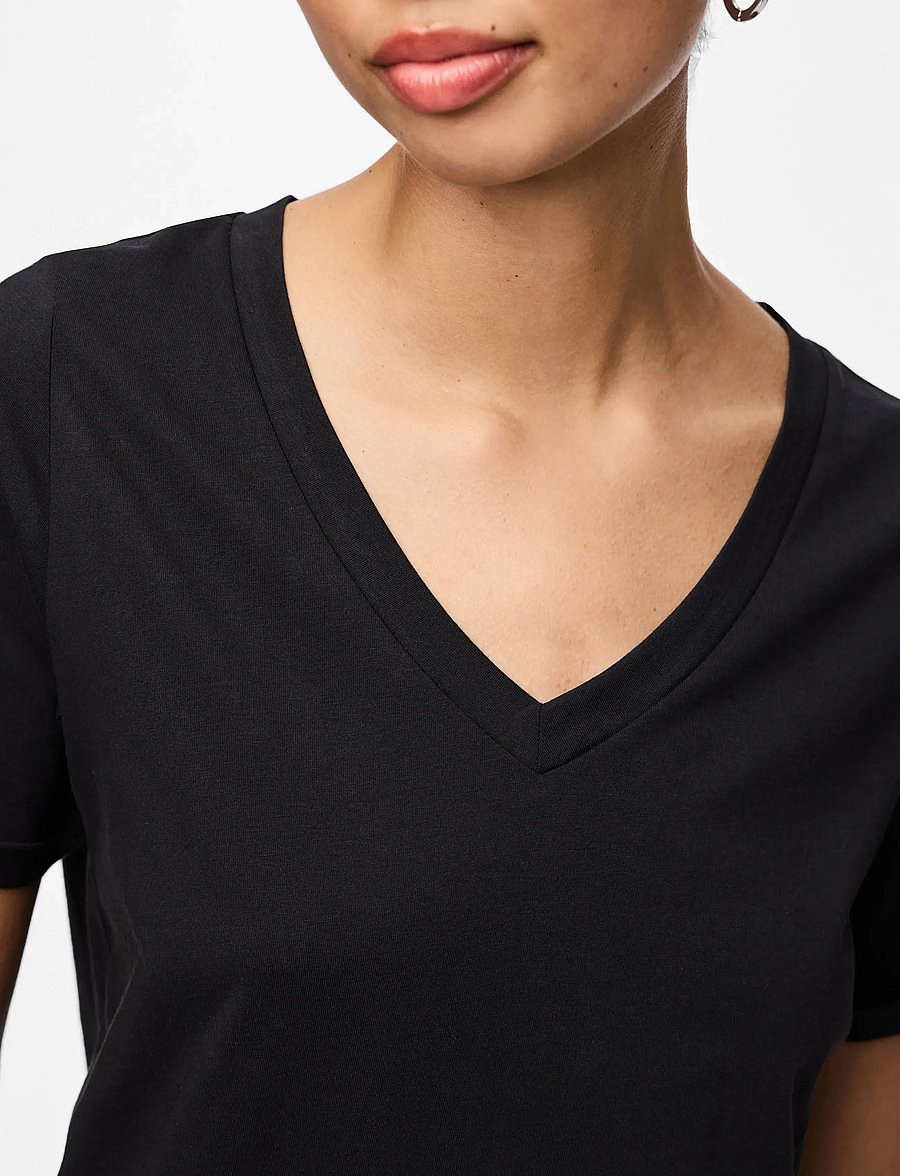 Pieces - PCRIA SS V-NECK SOLID TEE JRS NOOS BC - t-shirts - black - 5