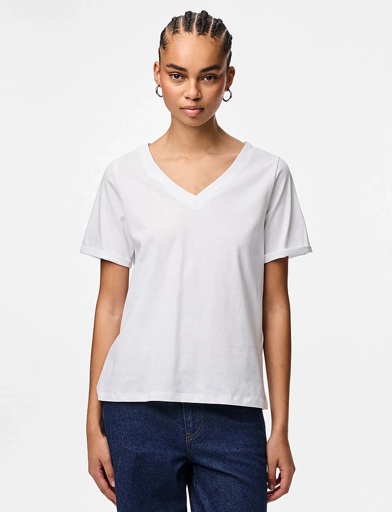 Pieces - PCRIA SS V-NECK SOLID TEE JRS NOOS BC - t-shirts - bright white - 0