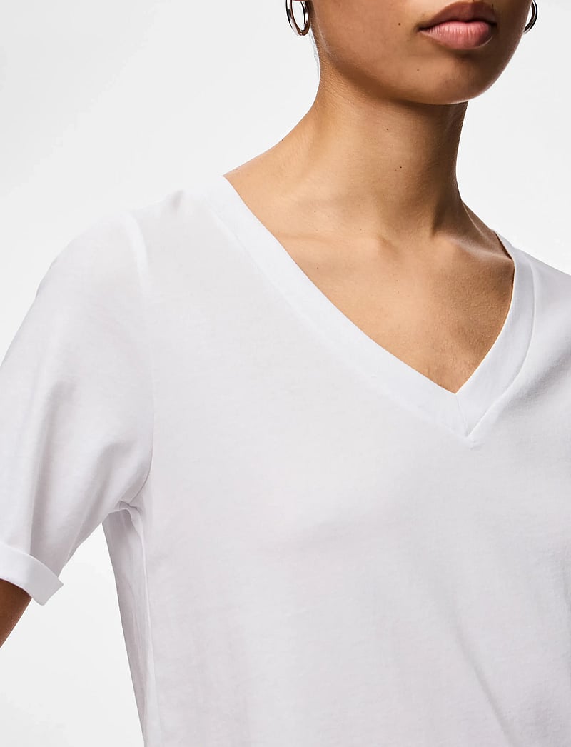 Pieces - PCRIA SS V-NECK SOLID TEE JRS NOOS BC - t-shirts - bright white - 5