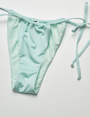Pieces - PCVENIZE BIKINI TANGA BRAZIL SWW - bikini ar sānu aukliņām - bleached aqua - 2