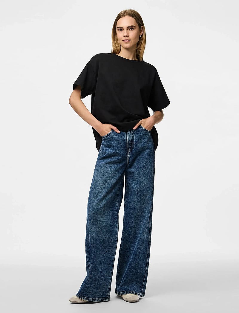 Pieces - PCSKYLAR SS OVERSIZED TEE JRS NOOS - t-shirts - black - 4