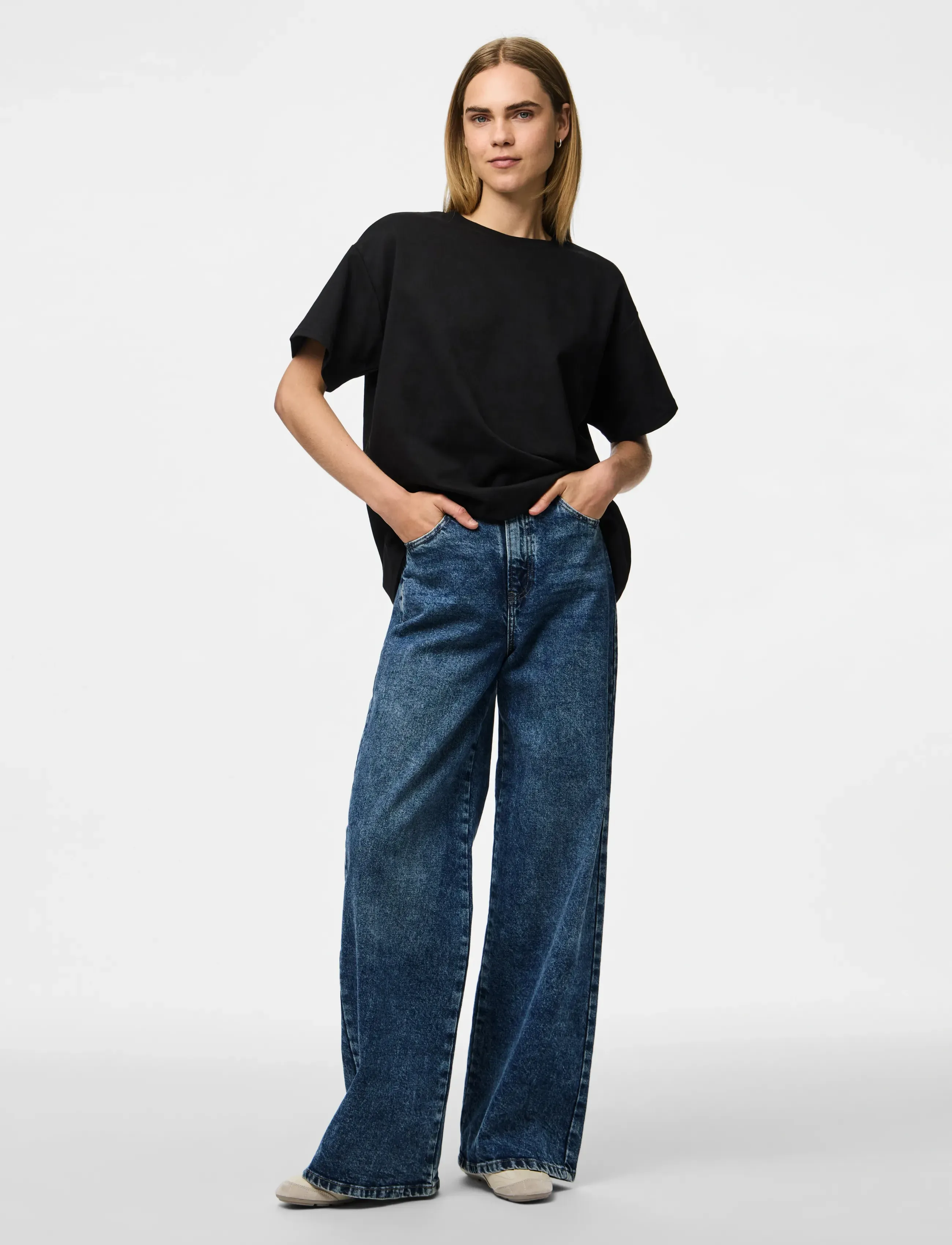 Pieces - PCSKYLAR SS OVERSIZED TEE JRS NOOS - t-shirts - black - 4