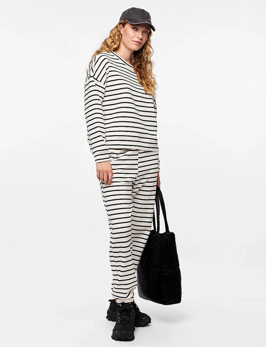 Pieces - PCCHILLI HW SWEAT PANTS STRIPES NOOS BC - pyjamahosen - cloud dancer - 5