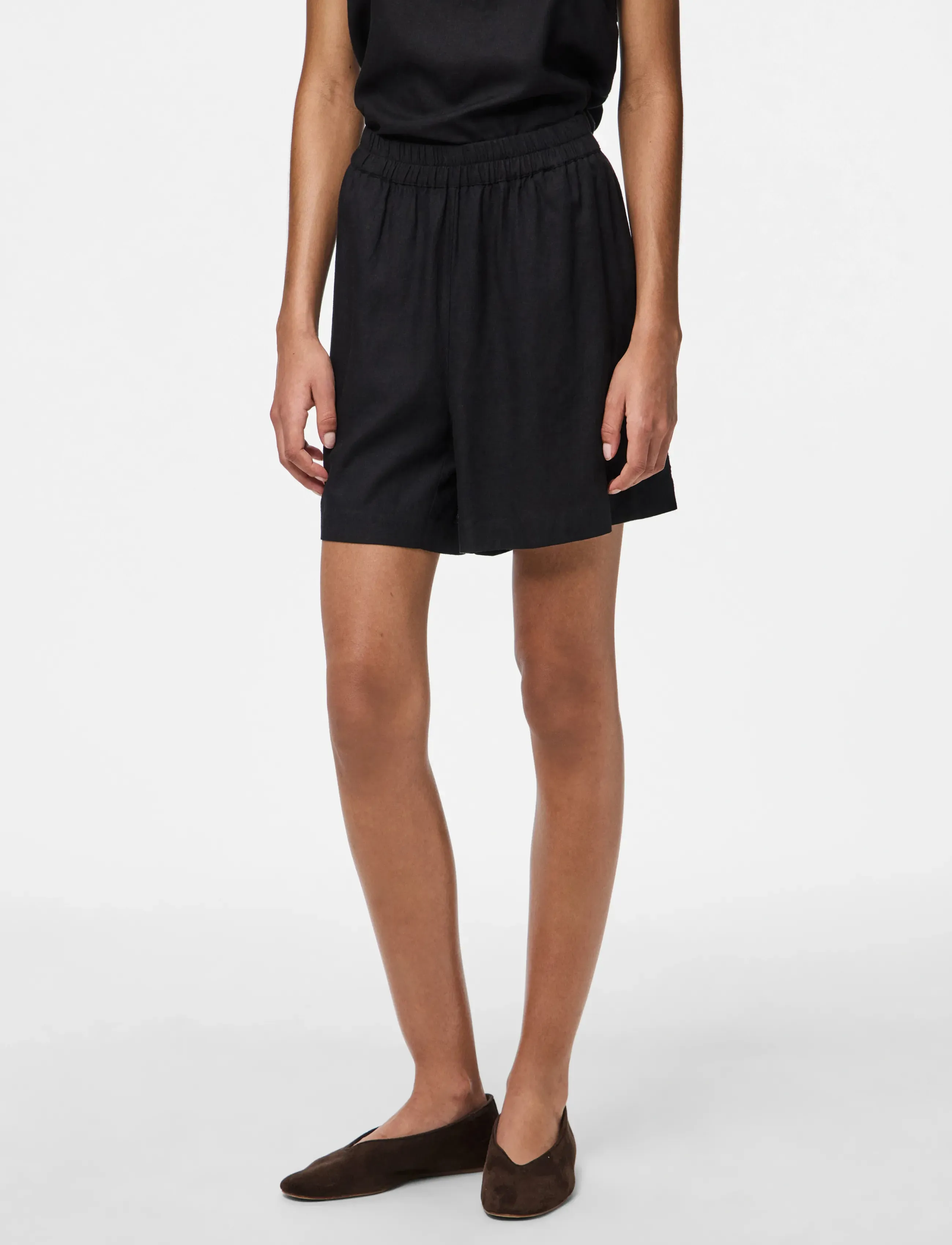 Pieces PCPIA MW SHORTS WVN NOOS - Shorts - BLACK / black