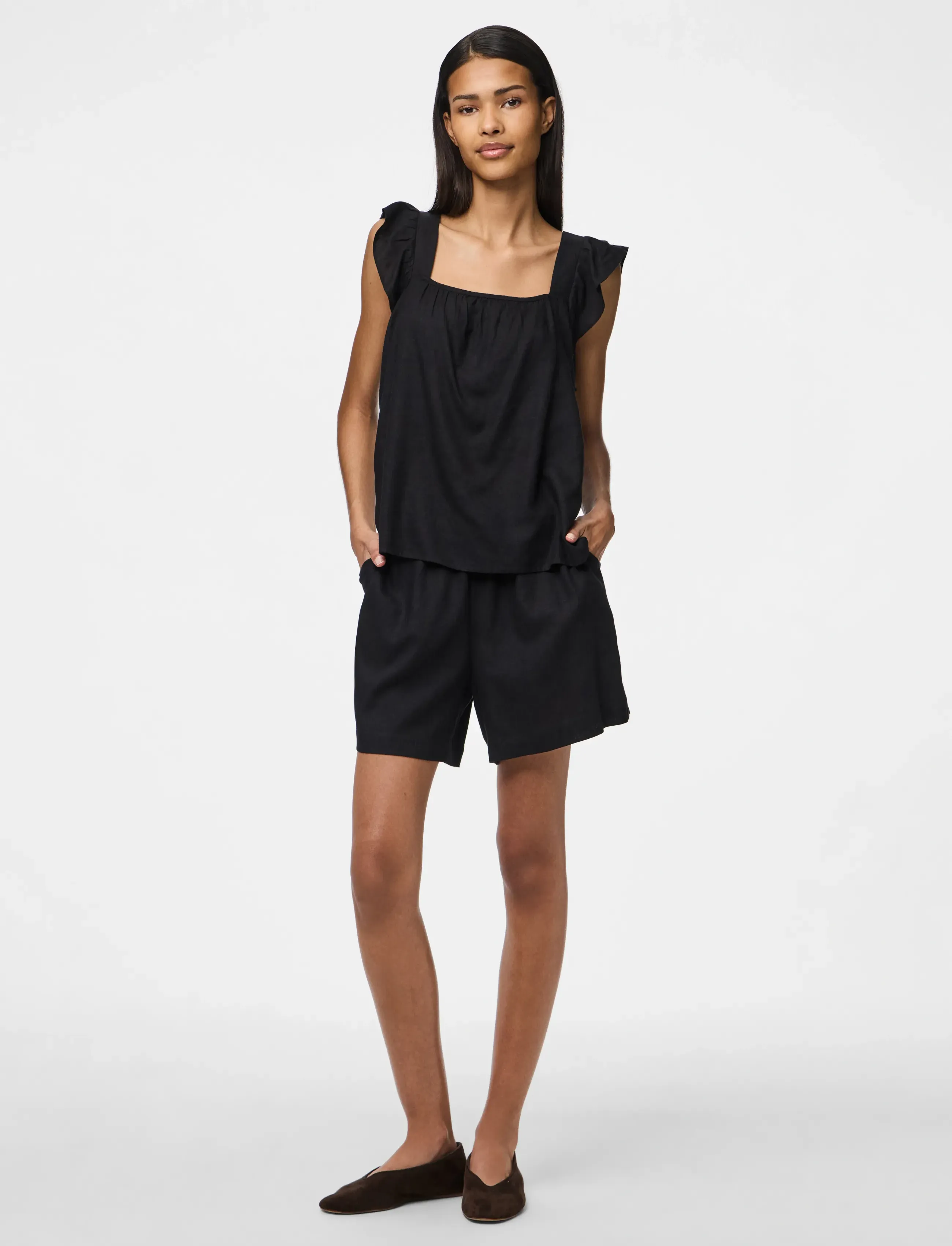 Pieces - PCPIA MW SHORTS WVN NOOS - linen shorts - black - 4